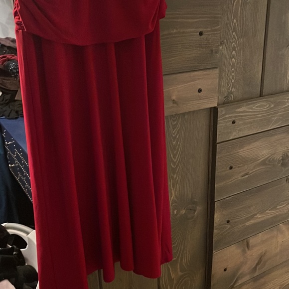 Stunning red dress with mid section overlay - Picture 2 of 3